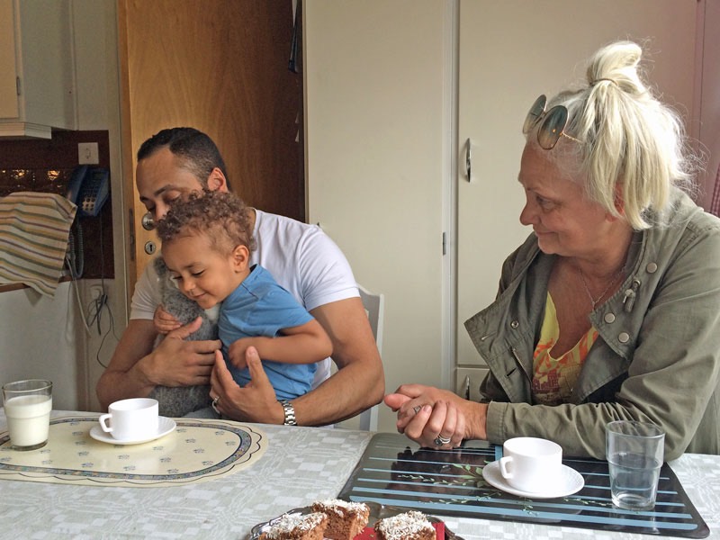Brigitte med son och sonson på besök den 16/4 2016.