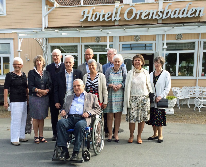 Studentträffen på Örensbaden, Örserum; 27 maj 2016. Gruppbild på närvarande studenter - 57-årsjubileum!