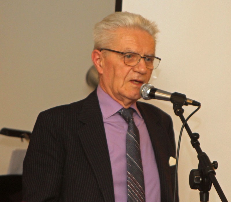 Ivan talar  på Elsies 80-årsfest - 10/12 -16