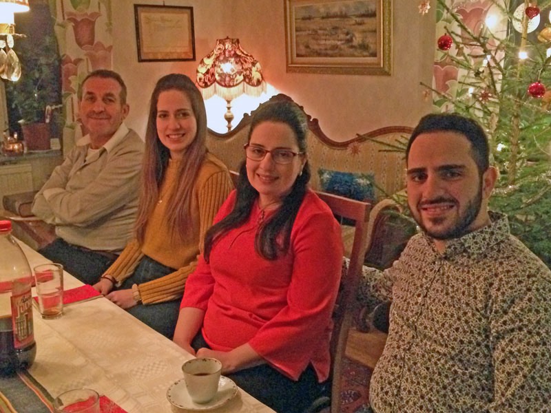 Nyårsfirande: Tillsammans med familjen Achours.  Ödesbacka den 31/12 -16