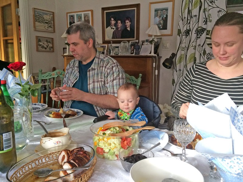 Middag hos oss inför min 78-årsdag. Daniel, Neo och Linda. Vendelsömalm den 19 februari 2017.