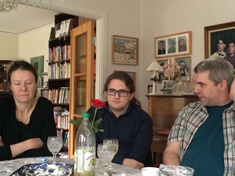 Middag hos oss inför min 78-årsdag. Sarah, Max och Daniel. Vendelsömalm den 19 februari 2017.