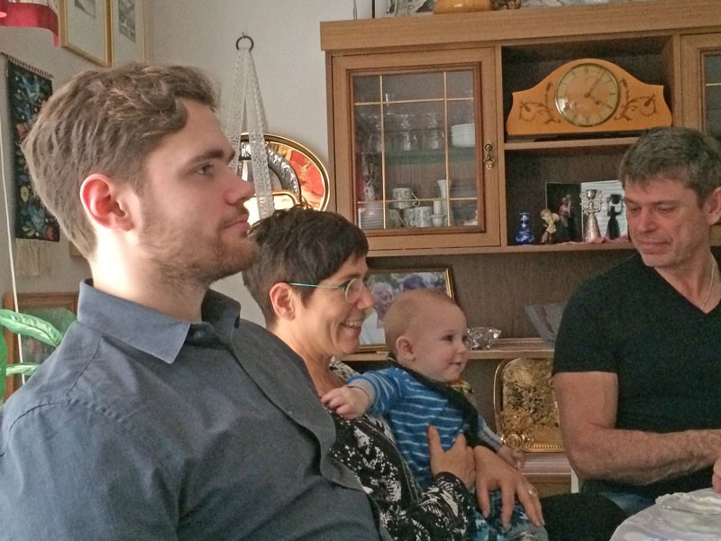 Middag hos oss inför min 78-årsdag. Felix, Åsa, Neo och Bosse. Vendelsömalm den 19 februari 2017.