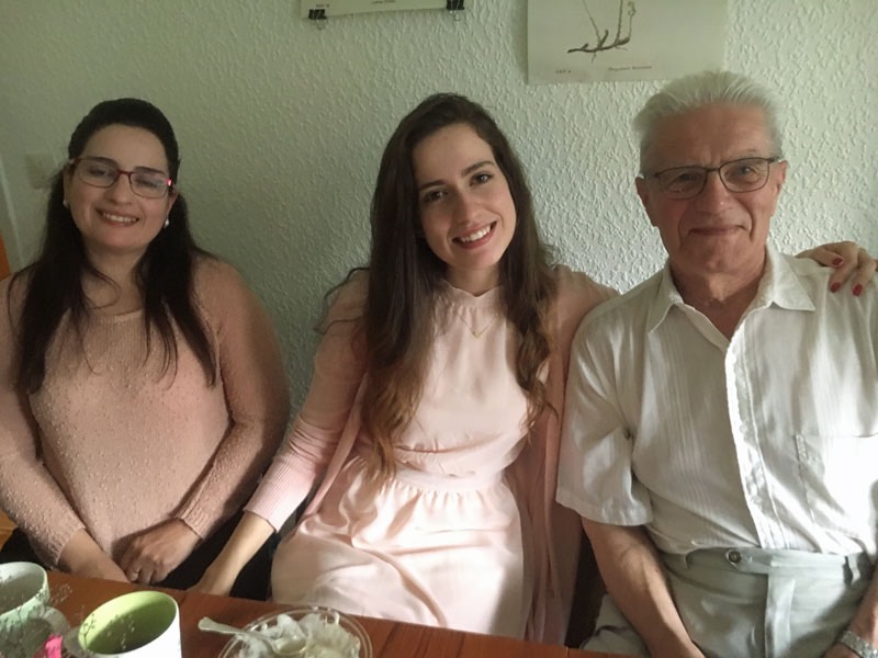 Middag hos familjen Achour i Smålandsstenar den 7 juli 2017.. Maha, Lolo och Ivan.