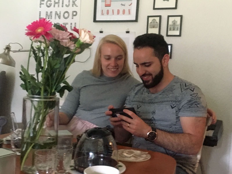 Middag hos familjen Achour i Smålandsstenar. Rebecka & Sam.