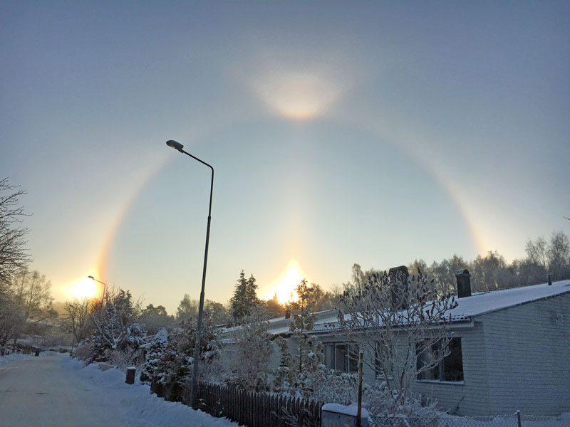 Den 22 januari fångade jag detta halofenomen utanför vårt hus - det är andra gången i mitt liv som jag sett det.