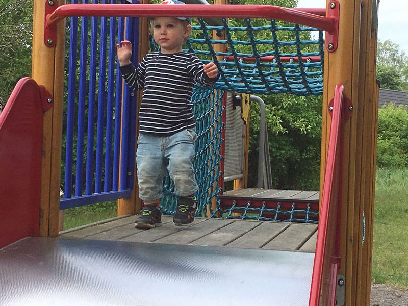 Neo i vår lekpark 23 juni 2018.