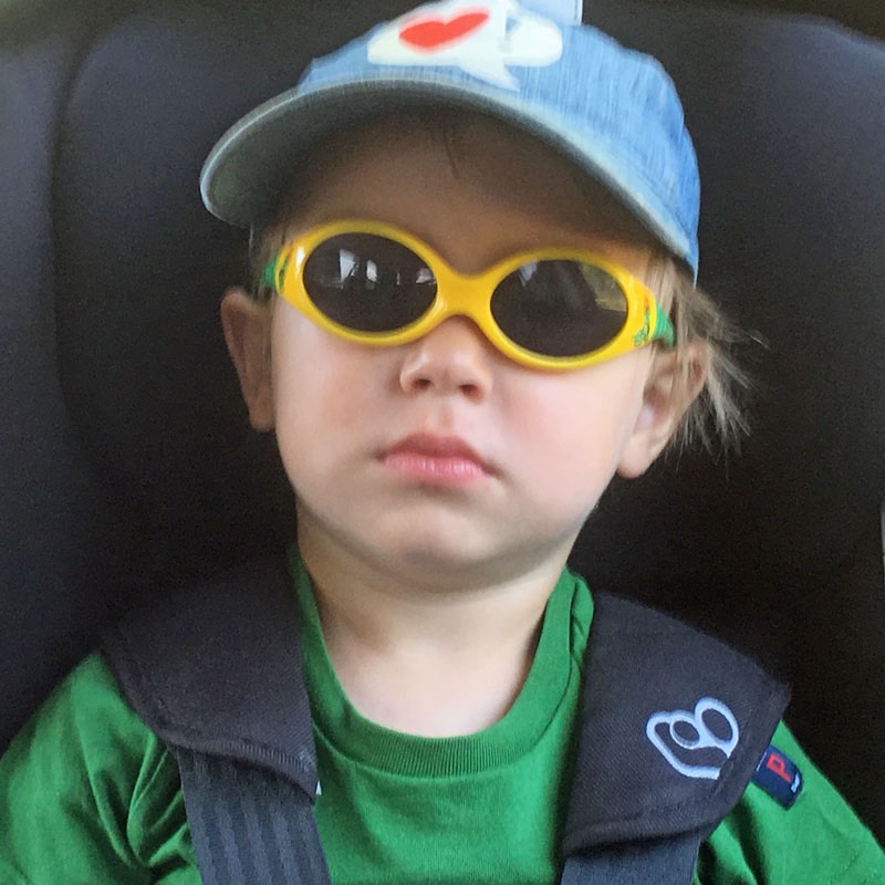 Visst kan Neo vara en riktig ”tuffing”! I pappas bil på Danhäll den 20 juli 2018.