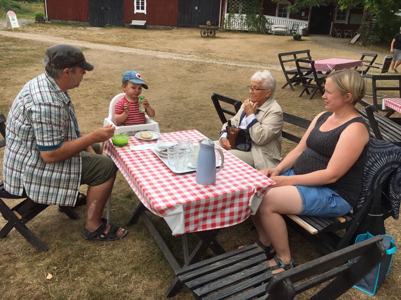 Voffelstund på Glassbo med Daniel, Neo, Elsie och Linda den 23 juli 2018.