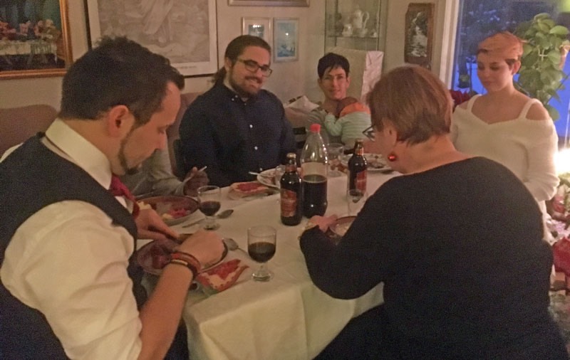 Lilljulafton med barn och barnbarn 22 december 2018. Vi äter julmiddag tillsammans. Lukas, Max, Åsa, Marita och Kajsa.