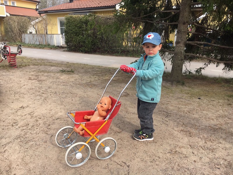 Neo i första lekparken. 25 april 2019.