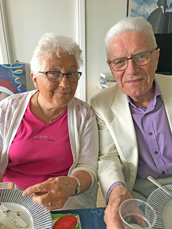 Studentexamen för Max, 11 juni 2019 på Globala gymnasiet , Södermalm. Studentfest hos Mats. Ivan & Elsie.