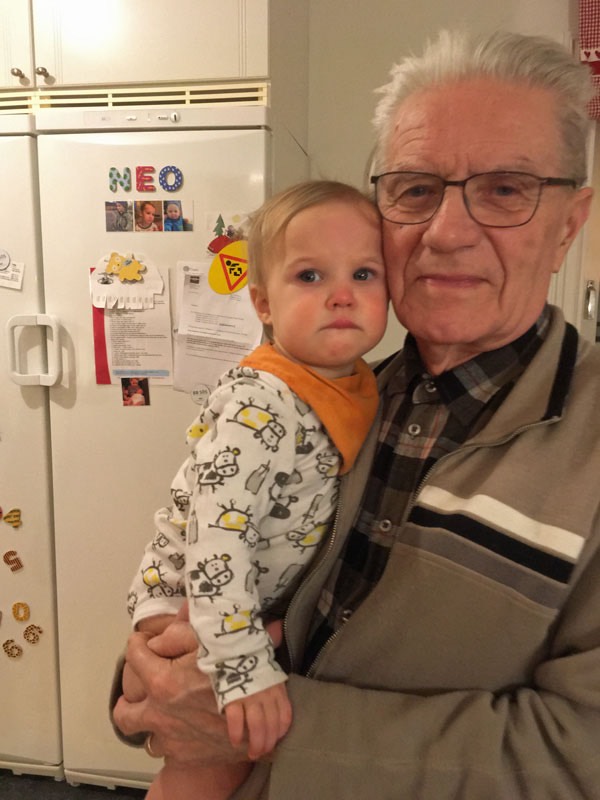 Ida och farfar, Källtorpsgatan, 30 december 2019.