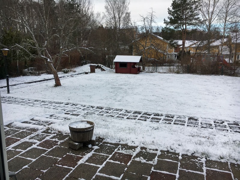 Åter en dag med lite lätt snöfall. 3 april 2020.