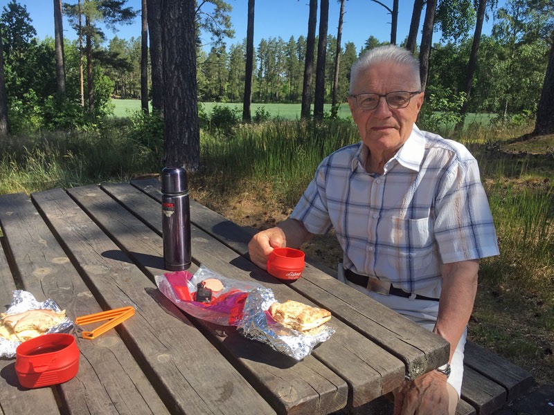 Fikarast i Herrbeta på väg till Sommarstället. 15 juni 2020.