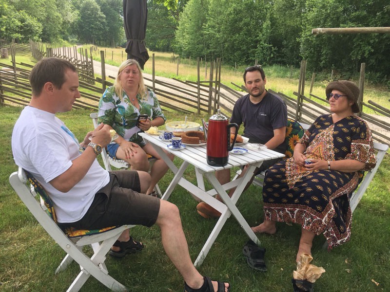 Trevligt besök av Isak, Sofie, Lukas och Marita på Danhäll. 27 juni 2020-