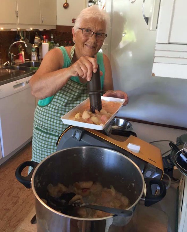 Årets första äppelmoskokning. 19 augusti 2020.