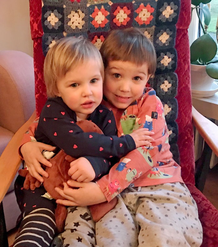 Kärt besök och julfika med Ida , Neo och deras föräldrar (Linda & Danie). 27 december 2020.