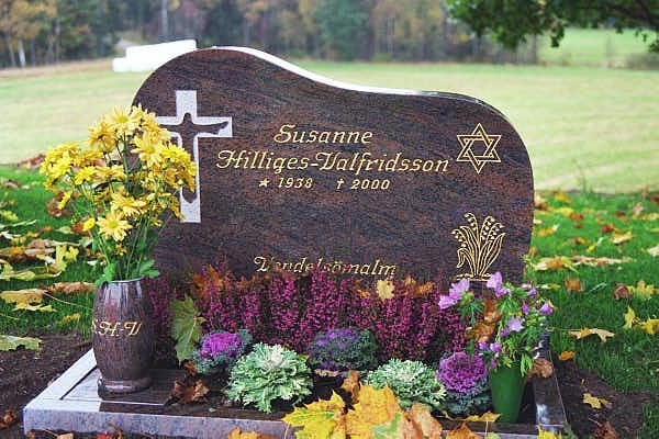 Susannes gravvård på Södra Hestra kyrkogård den 7/10 2000.
